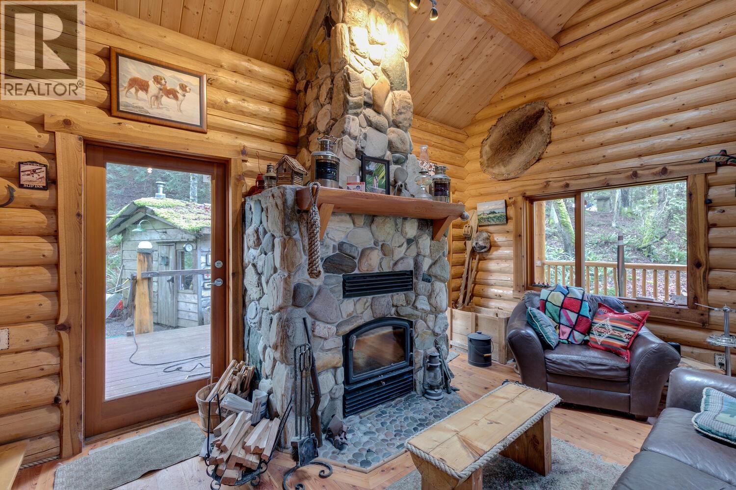 274 MERRYMAN DRIVE, Mayne Island