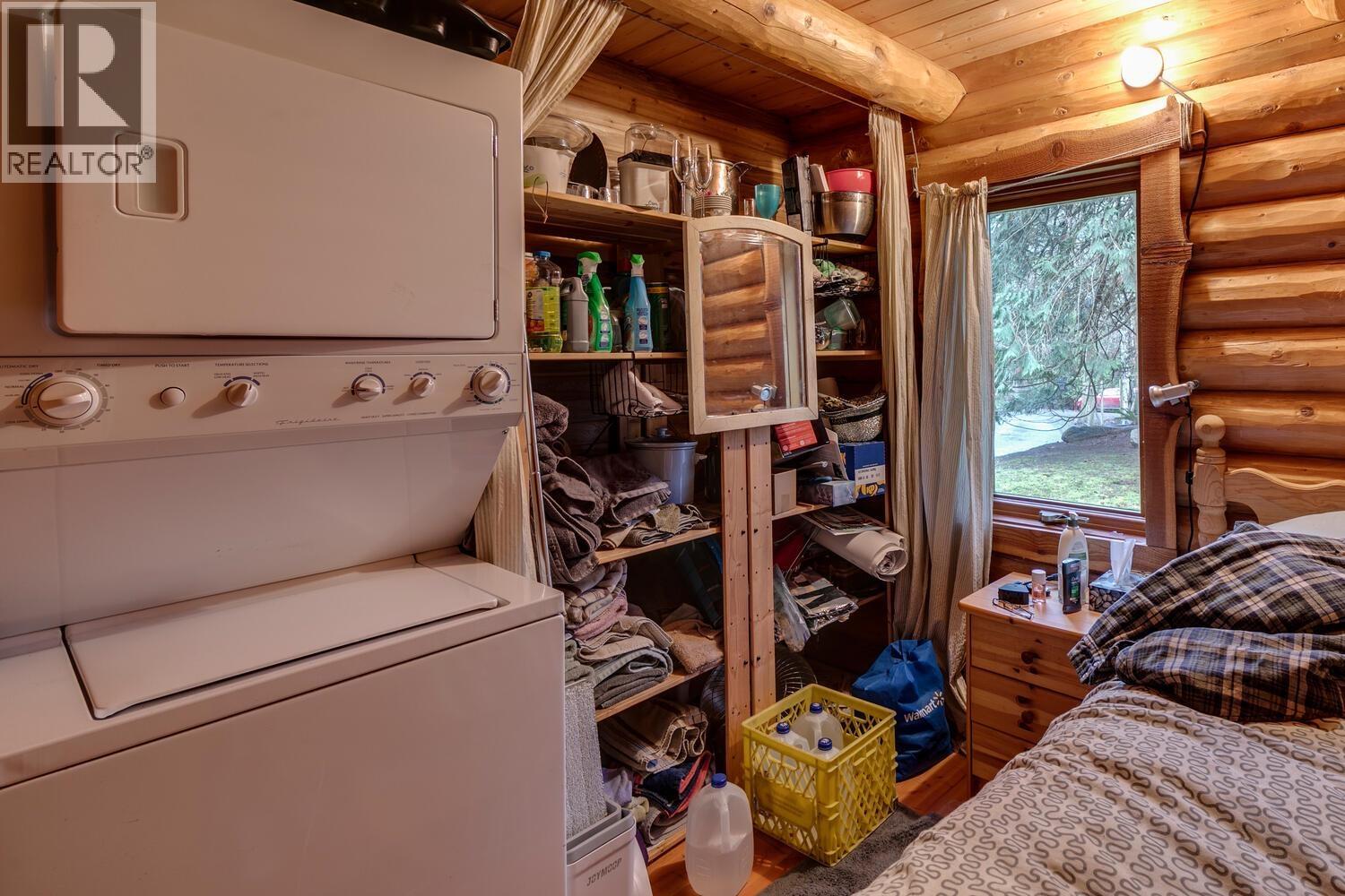 274 MERRYMAN DRIVE, Mayne Island