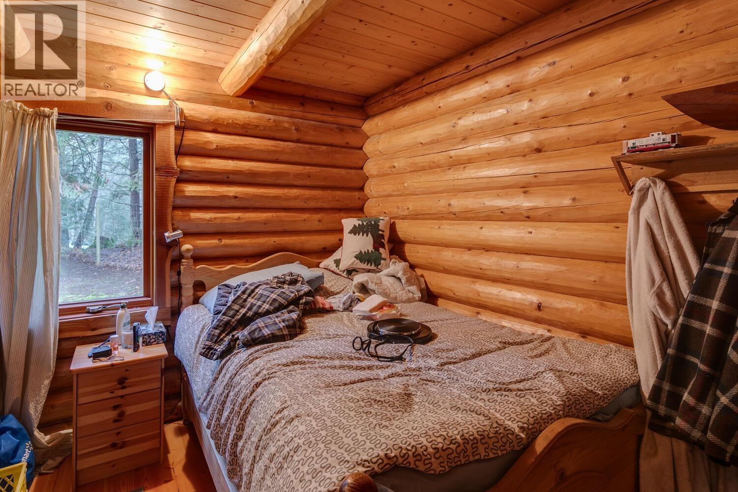 274 MERRYMAN DRIVE, Mayne Island