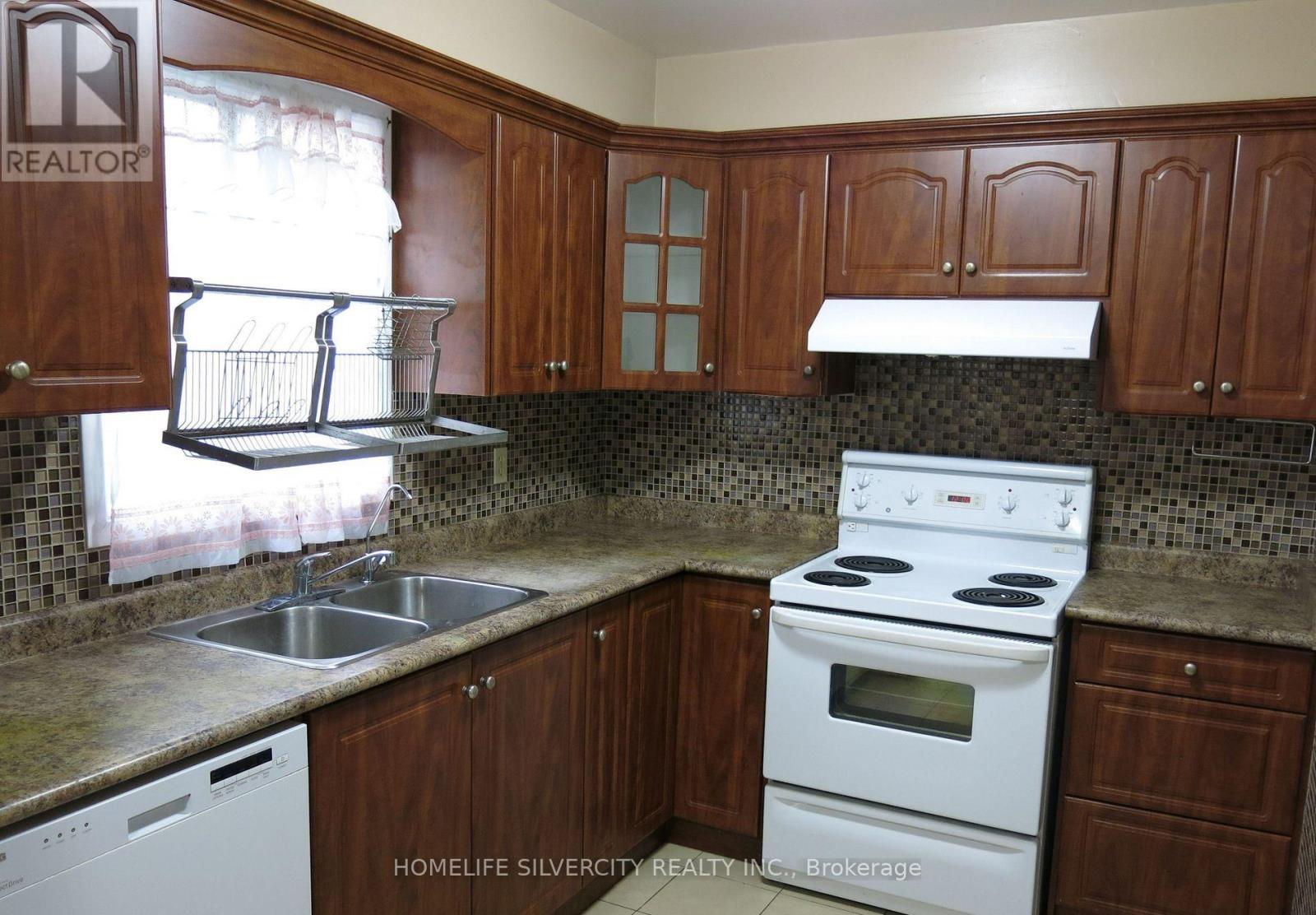 18 PICKARD LANE - Photo 5 of 23, Brampton (Fletcher's West), Ontario