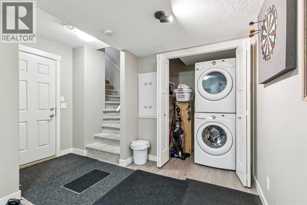 Single Family House for Sale in  Evanston Manor NW Evanston Calgary 