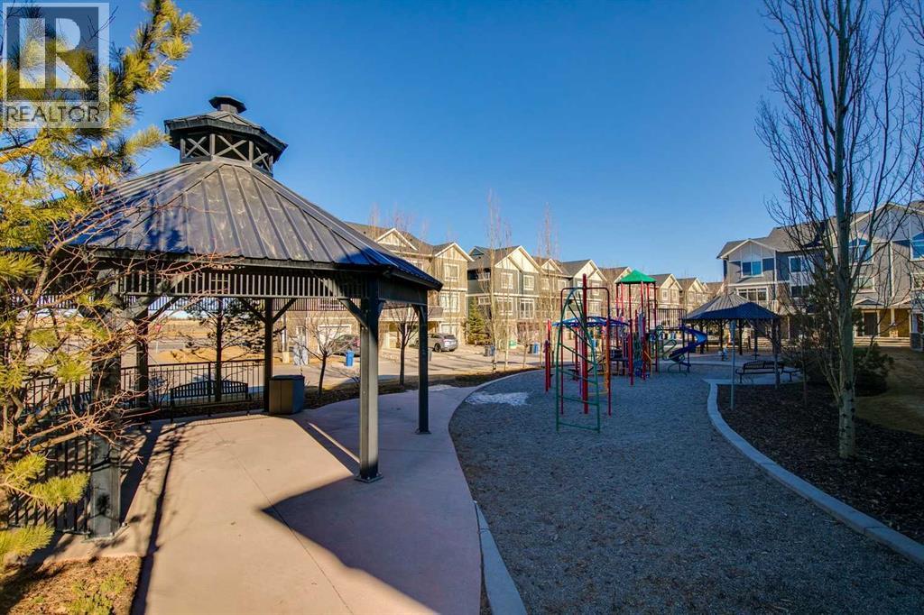 Single Family House for Sale in  Evanston Manor NW Evanston Calgary 