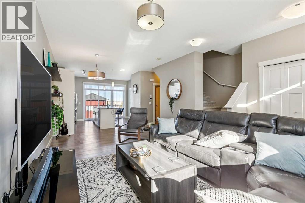 Single Family House for Sale in  Evanston Manor NW Evanston Calgary 