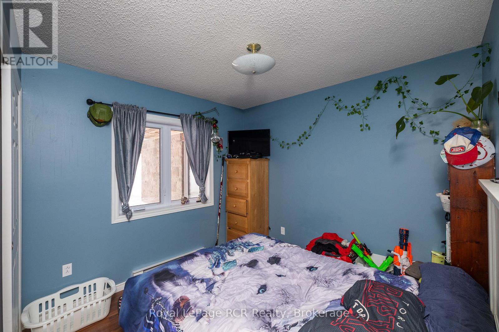 837 7TH AVENUE - 34