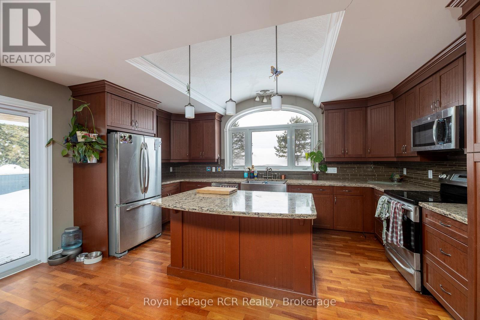 837 7TH AVENUE - 7