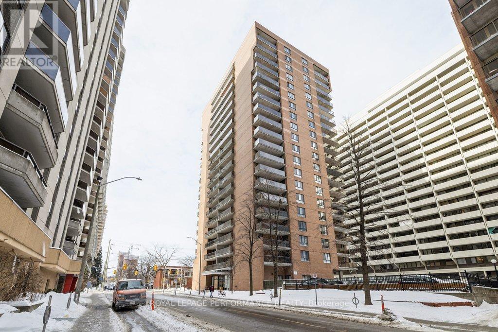 475 Laurier Unit 1604 photo 3