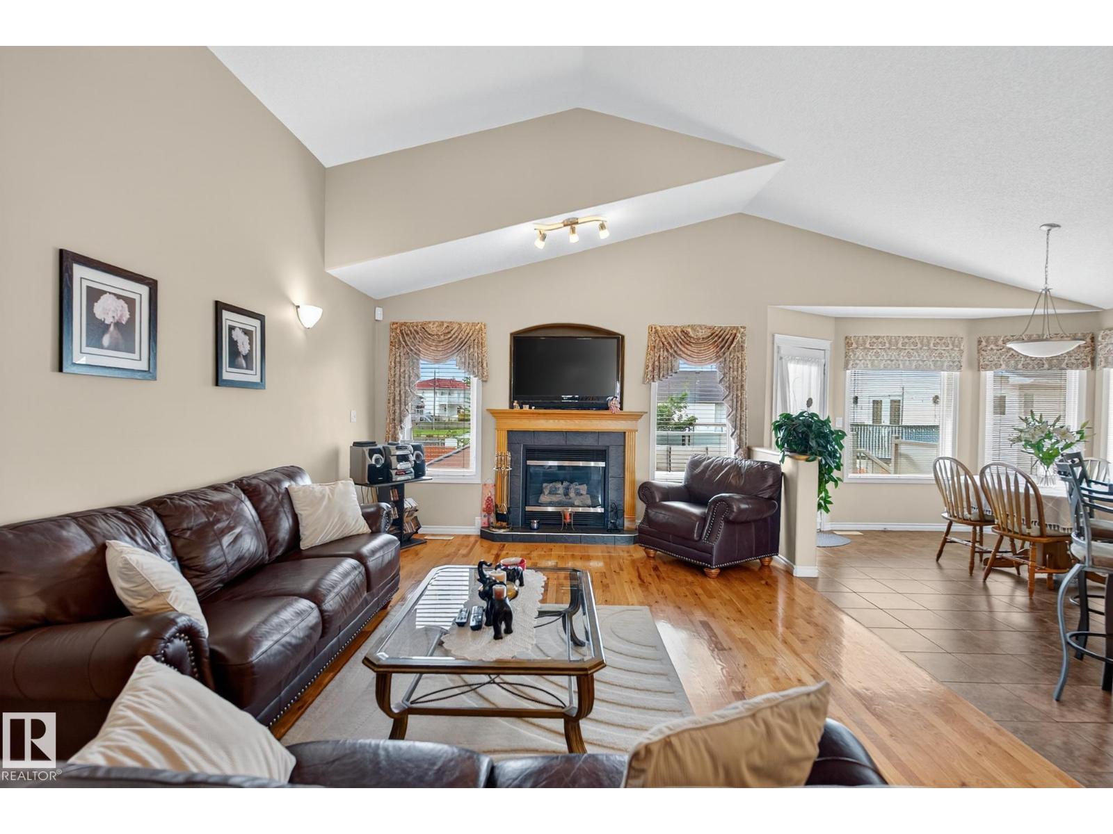 7335 164 AV NW, Edmonton