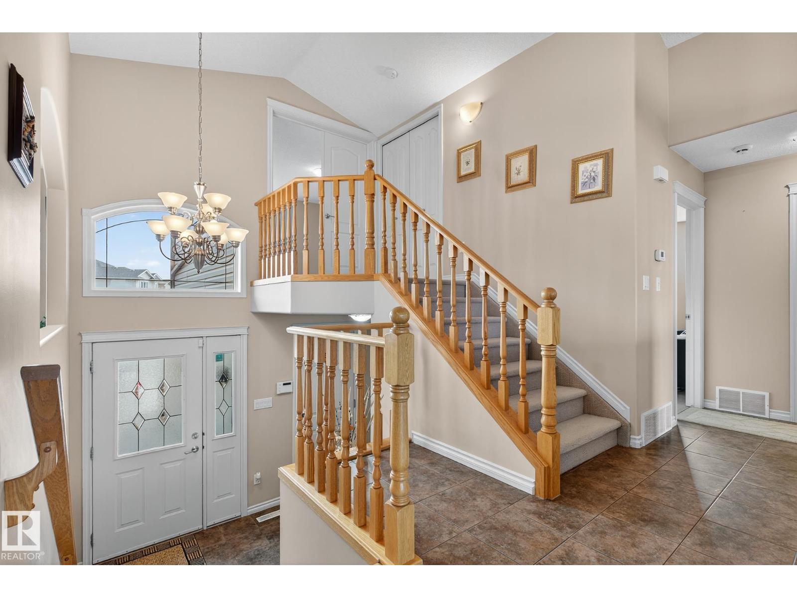 7335 164 AV NW, Edmonton