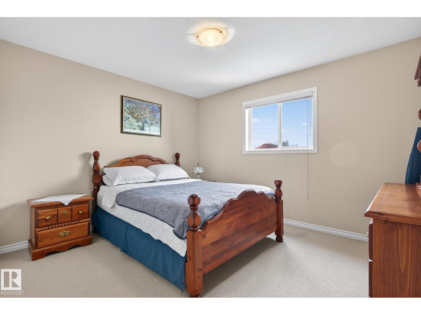 7335 164 AV NW, Edmonton