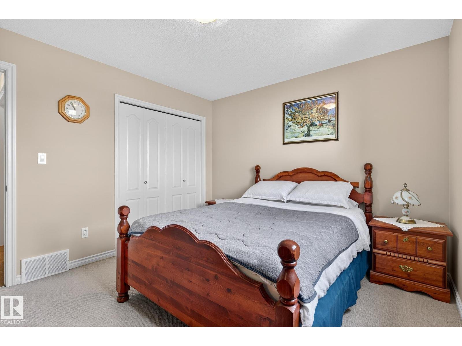 7335 164 AV NW, Edmonton