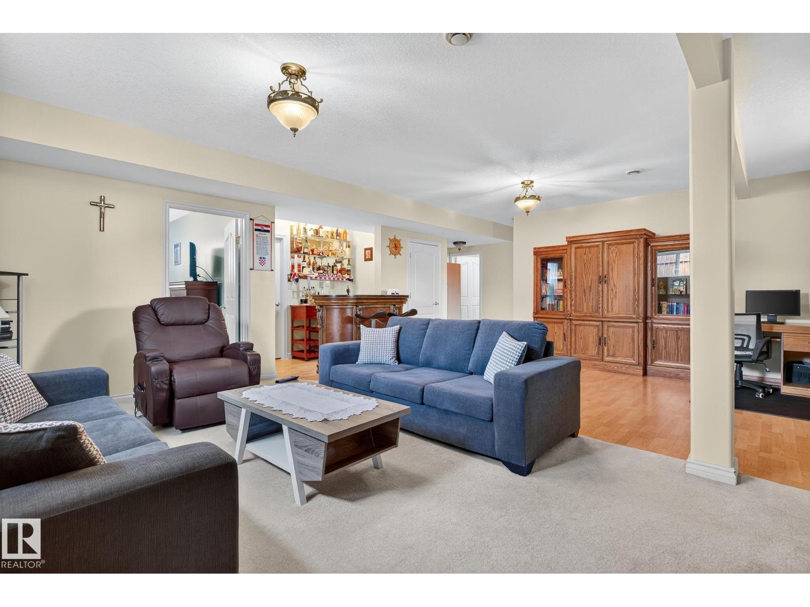 7335 164 AV NW, Edmonton