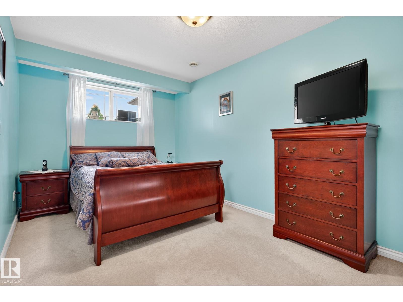 7335 164 AV NW, Edmonton