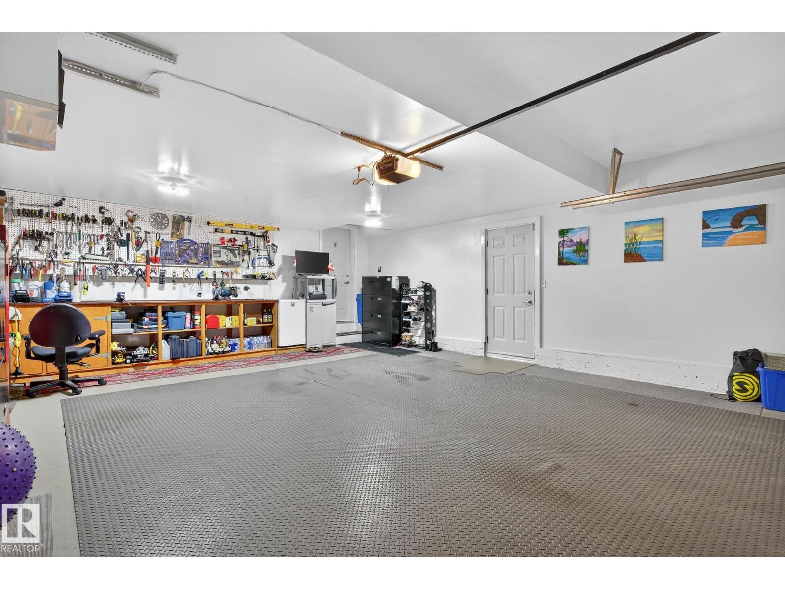 7335 164 AV NW, Edmonton