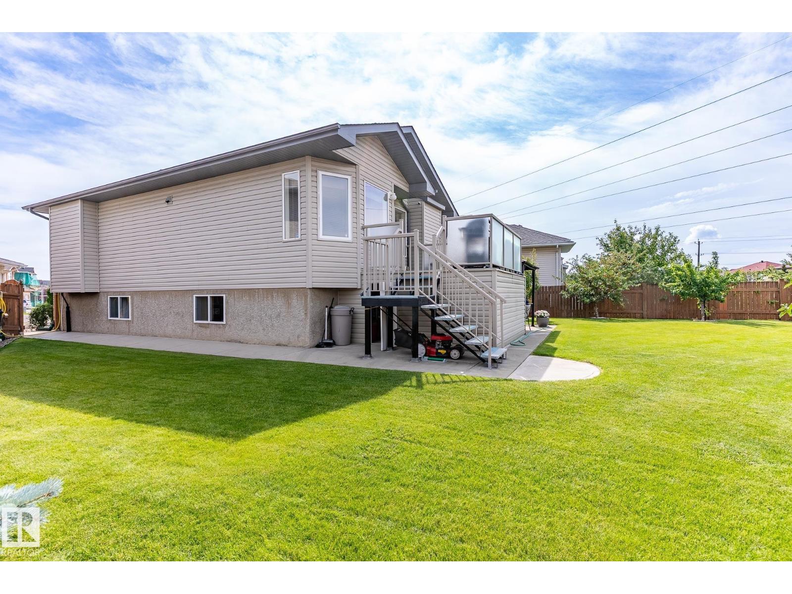 7335 164 AV NW, Edmonton