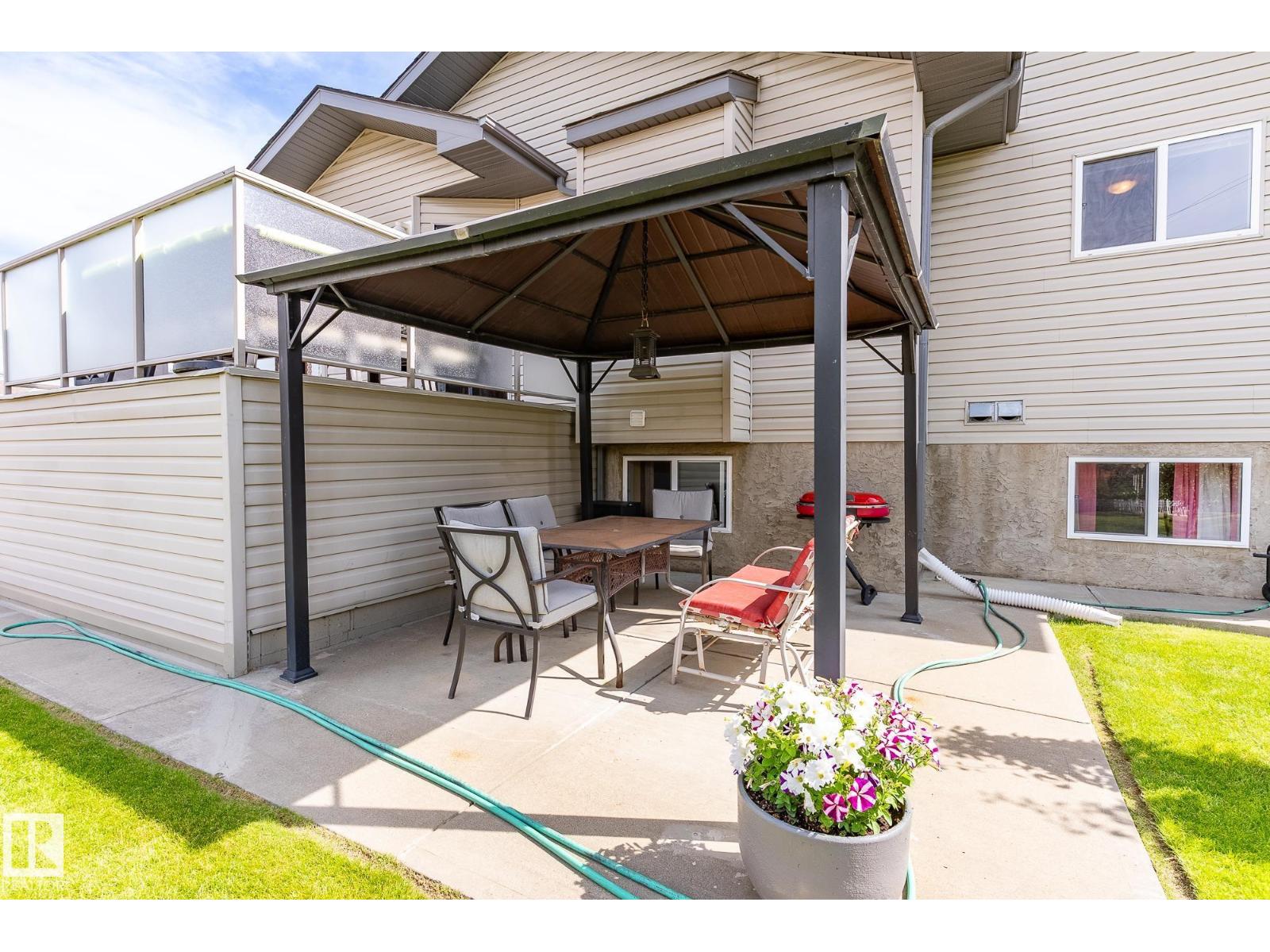 7335 164 AV NW, Edmonton