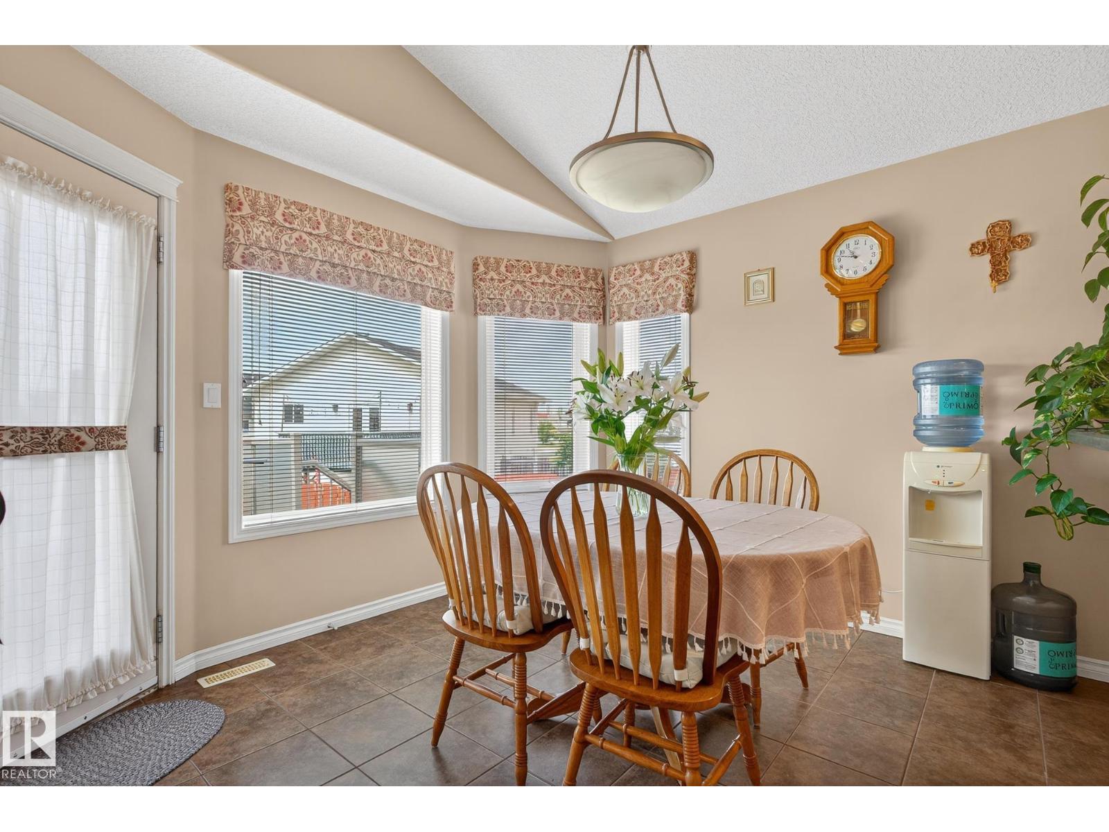 7335 164 AV NW, Edmonton