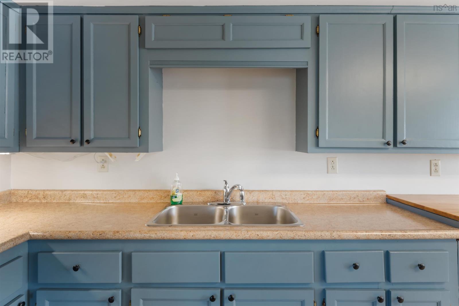 Property 16 of 51 of 2284 Highway 201