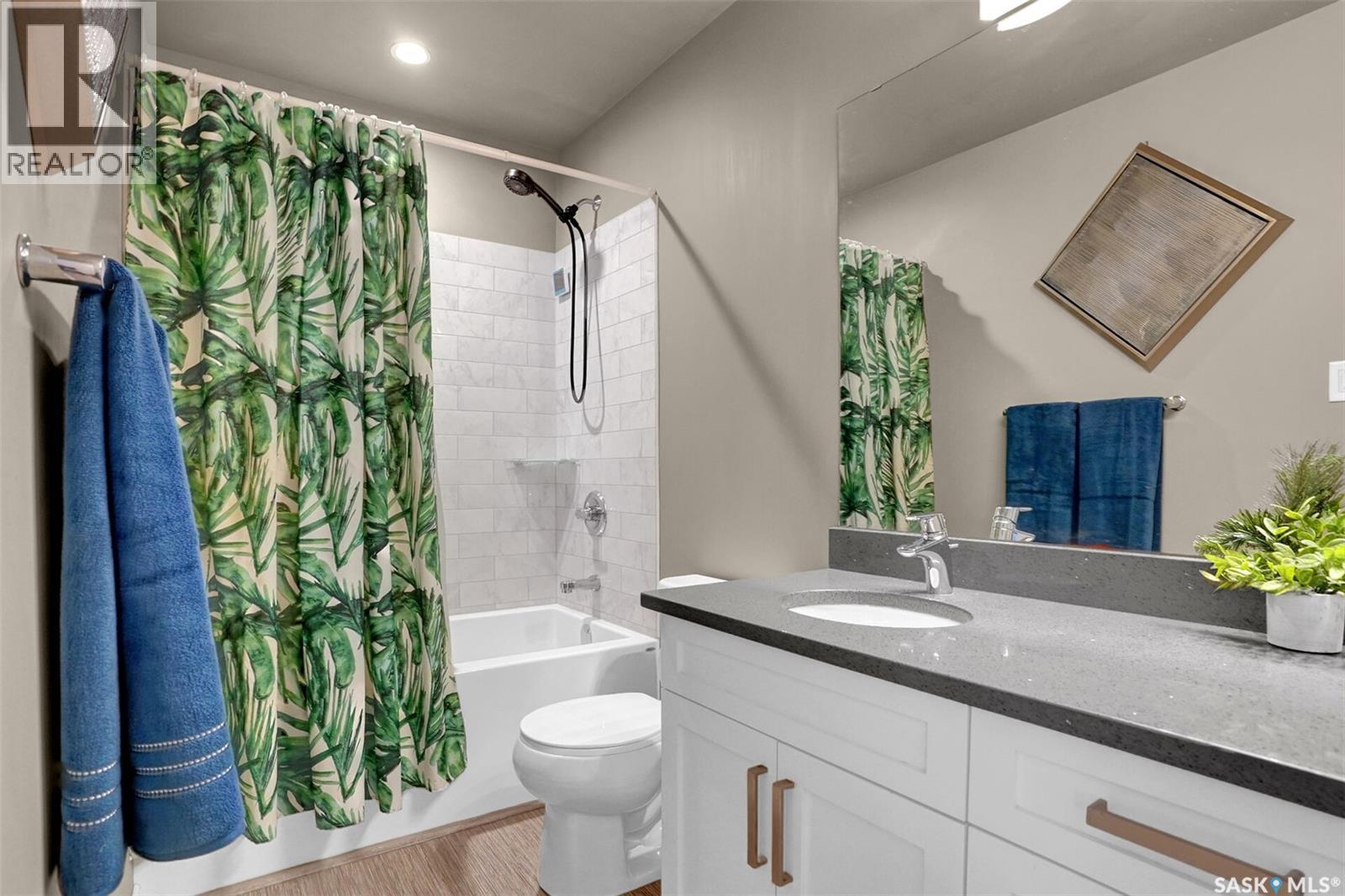 25 Hudson DRIVE - 17