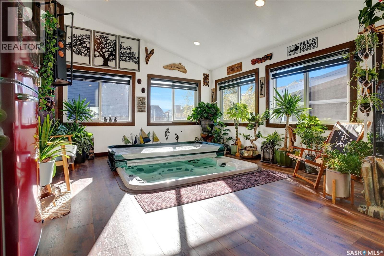 25 Hudson DRIVE - 35
