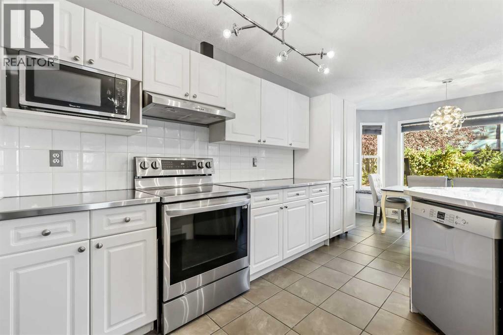 Single Family House for Sale in  Douglas Ridge Green SE Douglasdale/Glen Calgary 