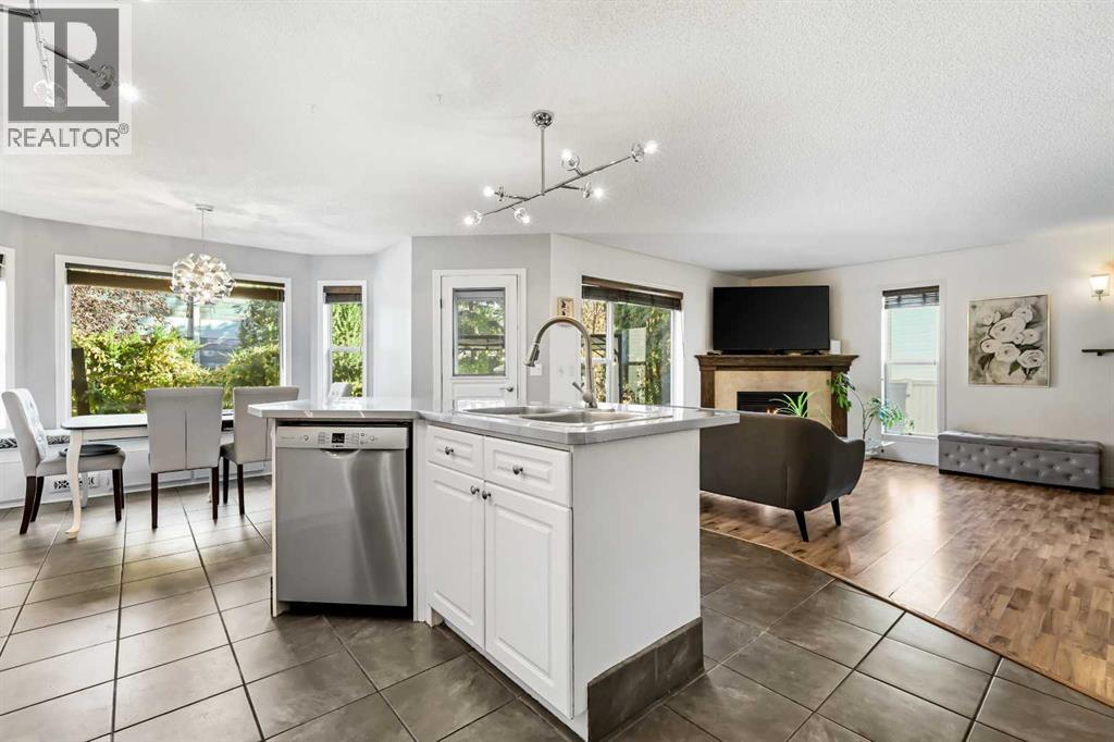 Single Family House for Sale in  Douglas Ridge Green SE Douglasdale/Glen Calgary 