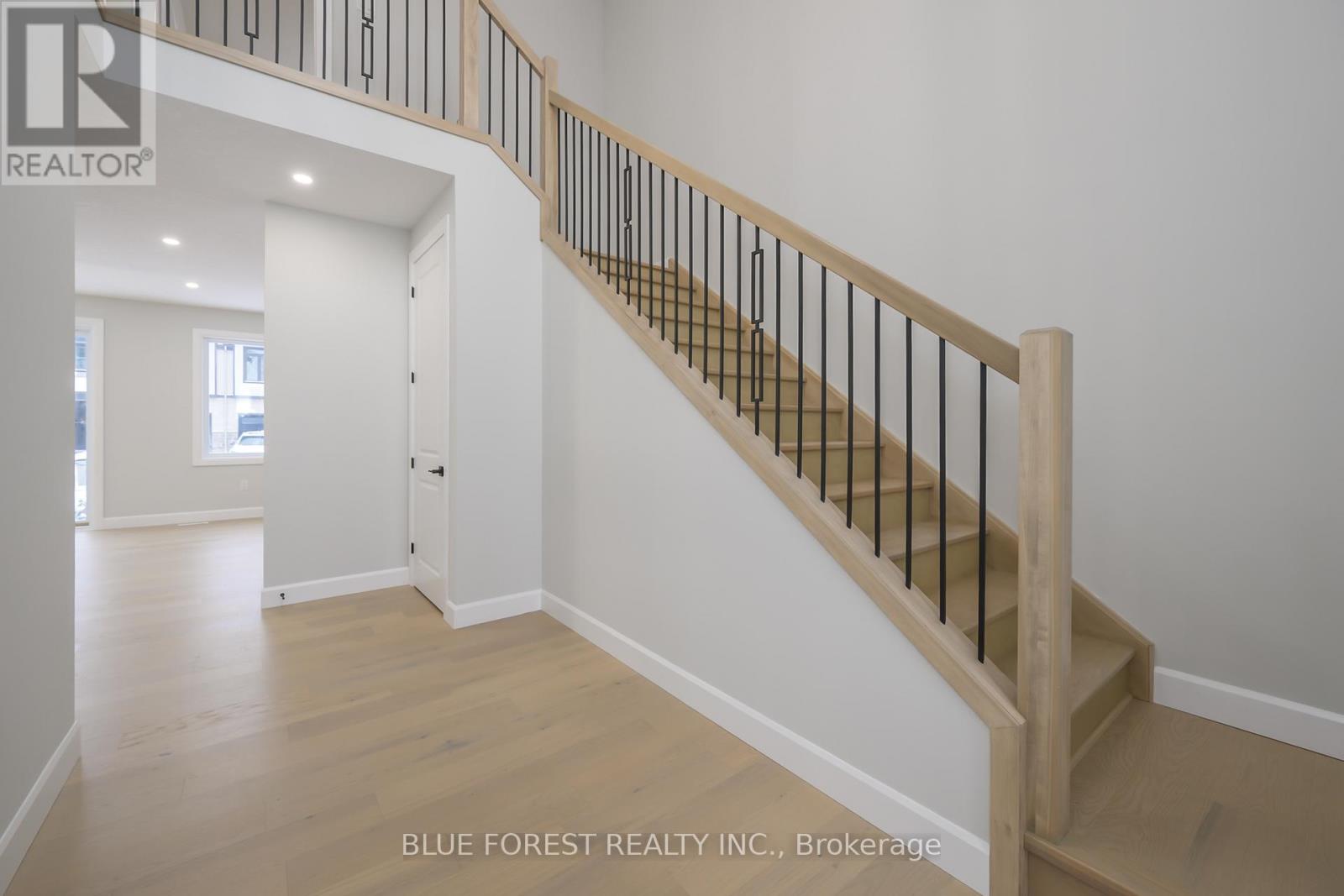 619 LIONS PARK DRIVE - Photo 4 of 28, Strathroy-Caradoc (Mount Brydges), Ontario