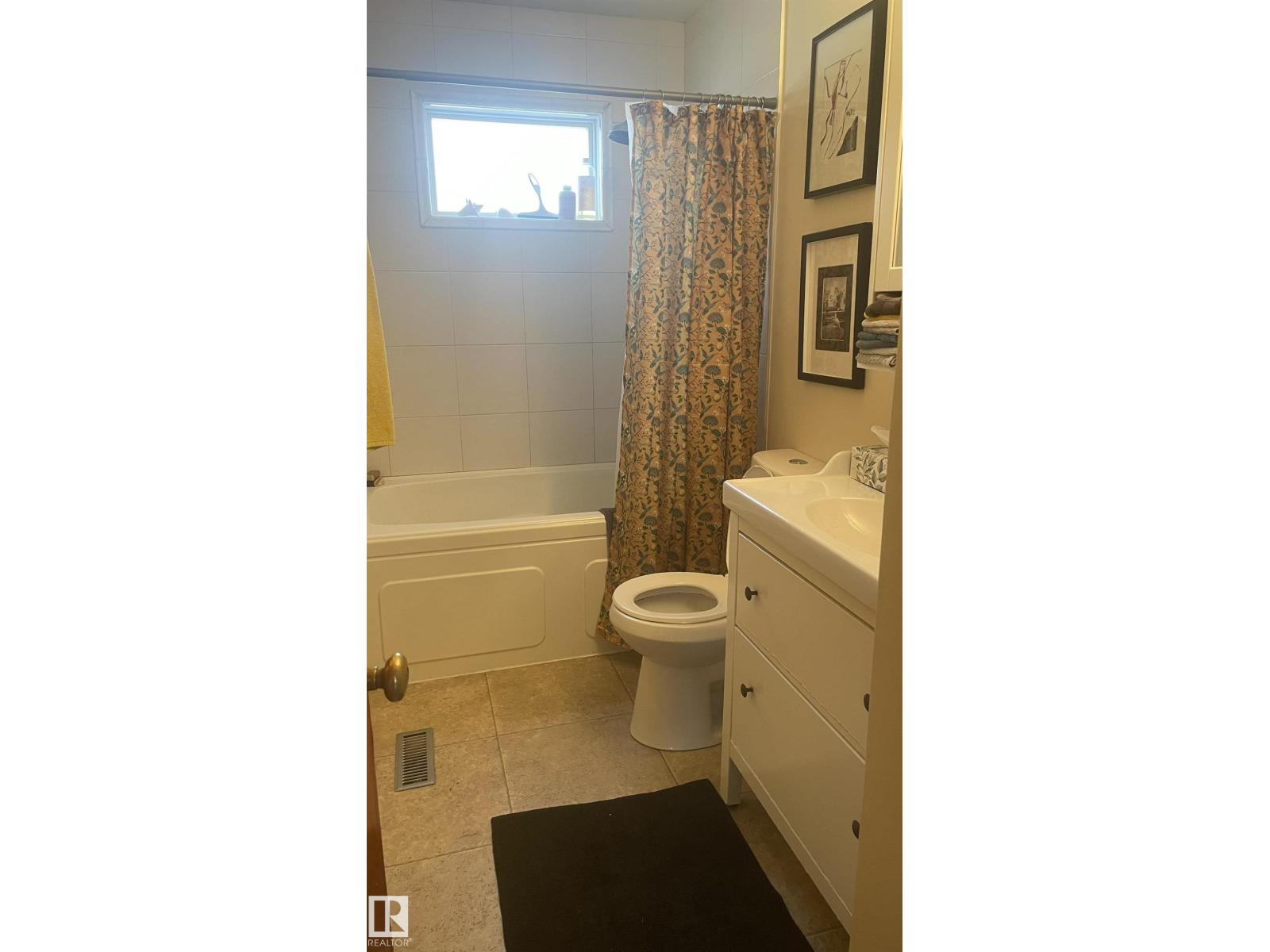 10964 74 AV NW, Edmonton