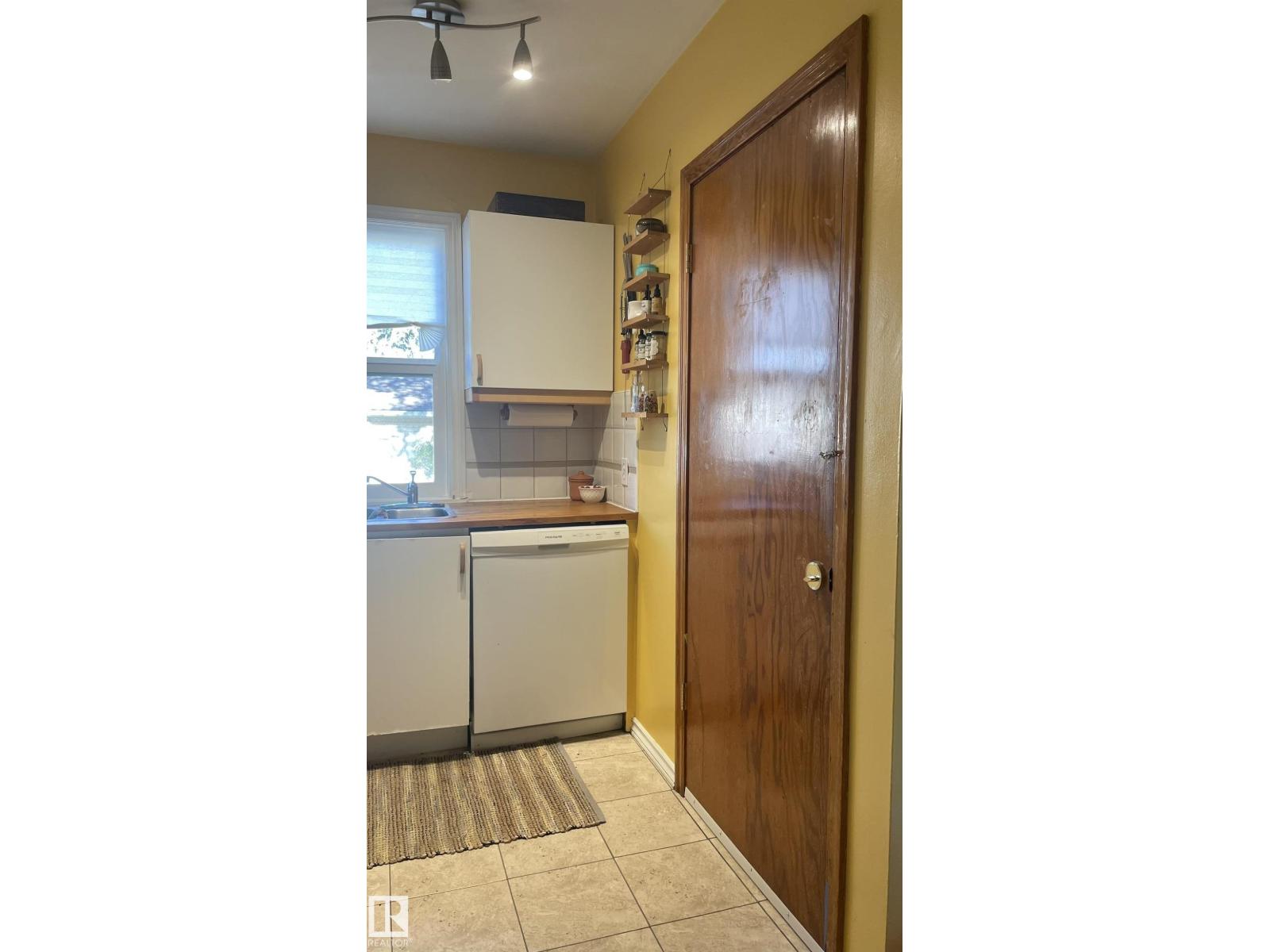 10964 74 AV NW, Edmonton