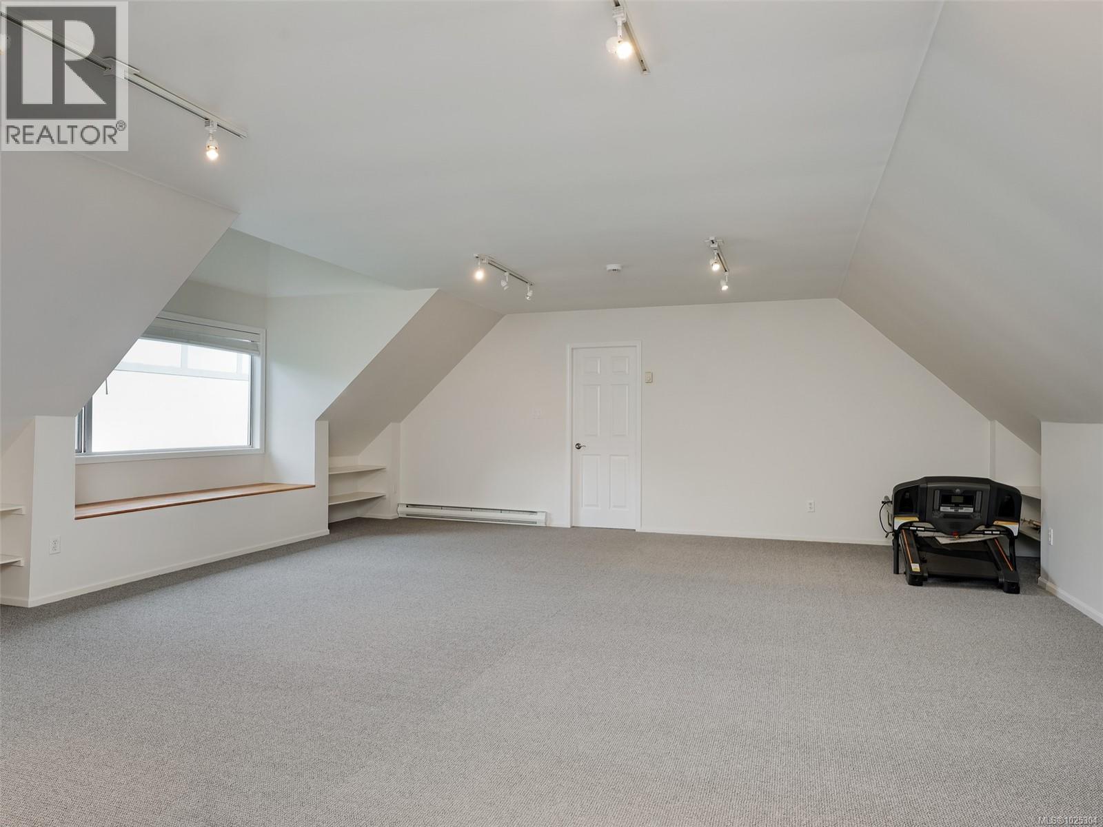  3914 Gibson Court, Saanich