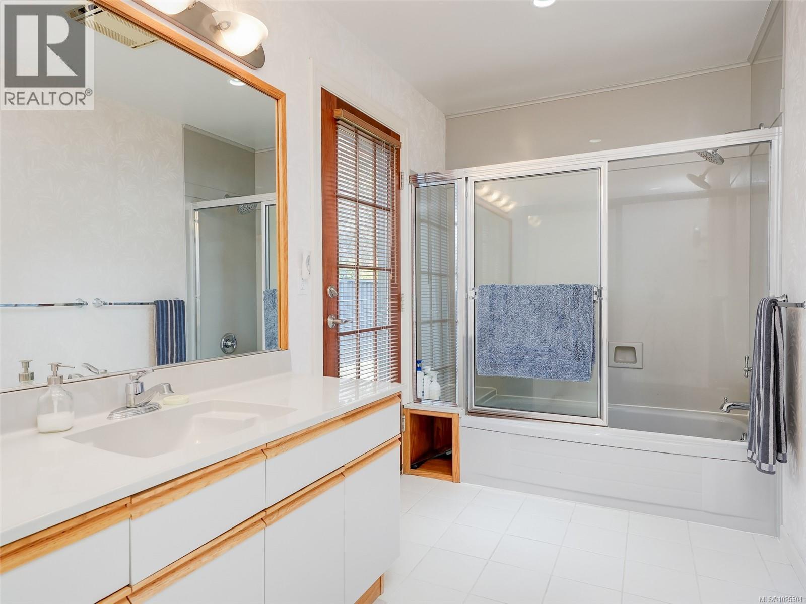  3914 Gibson Court, Saanich