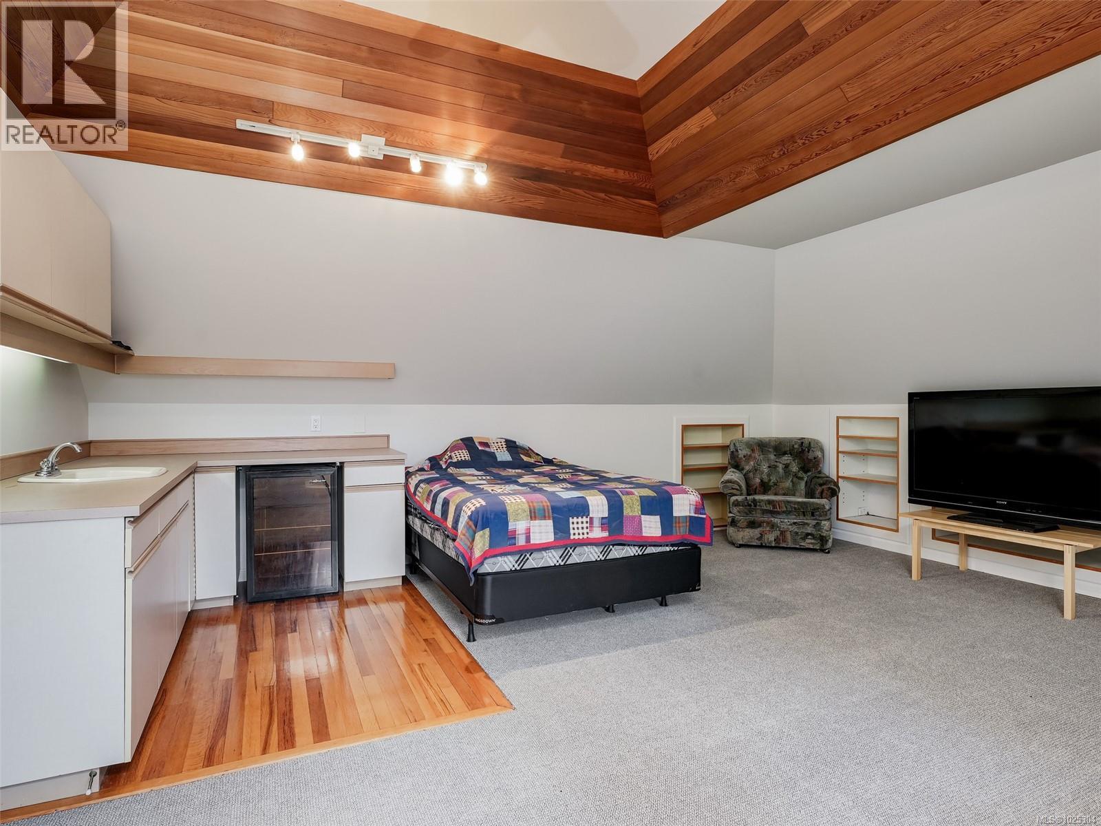  3914 Gibson Court, Saanich