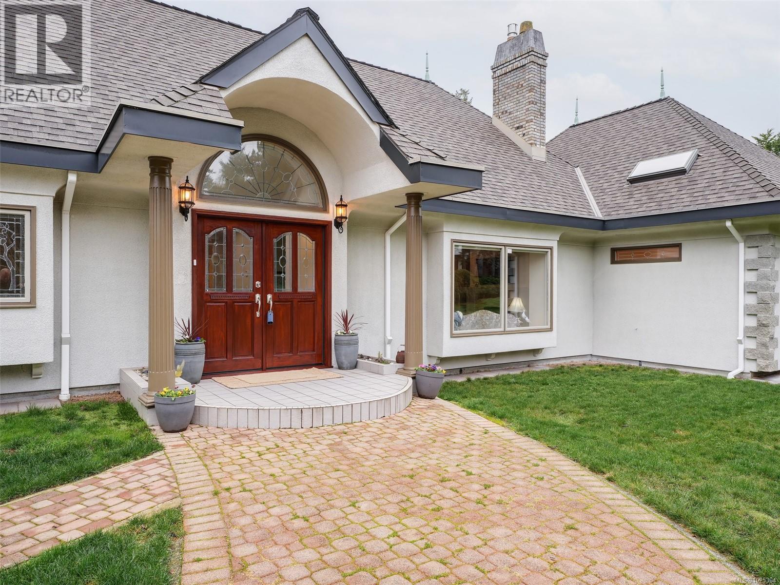  3914 Gibson Court, Saanich