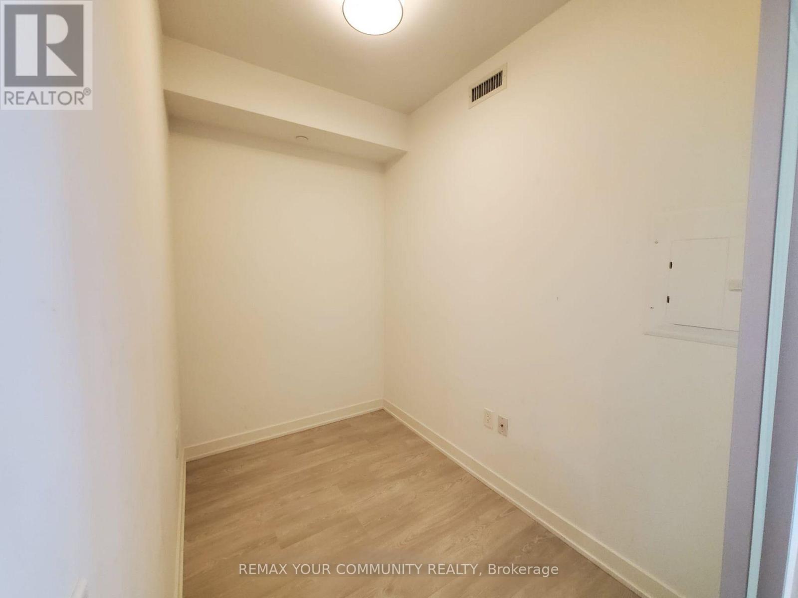 #408 15 QUEENS QUAY E - 7
