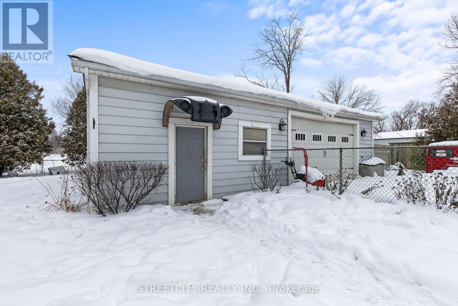 2632 CATHERINE STREET Property Photo