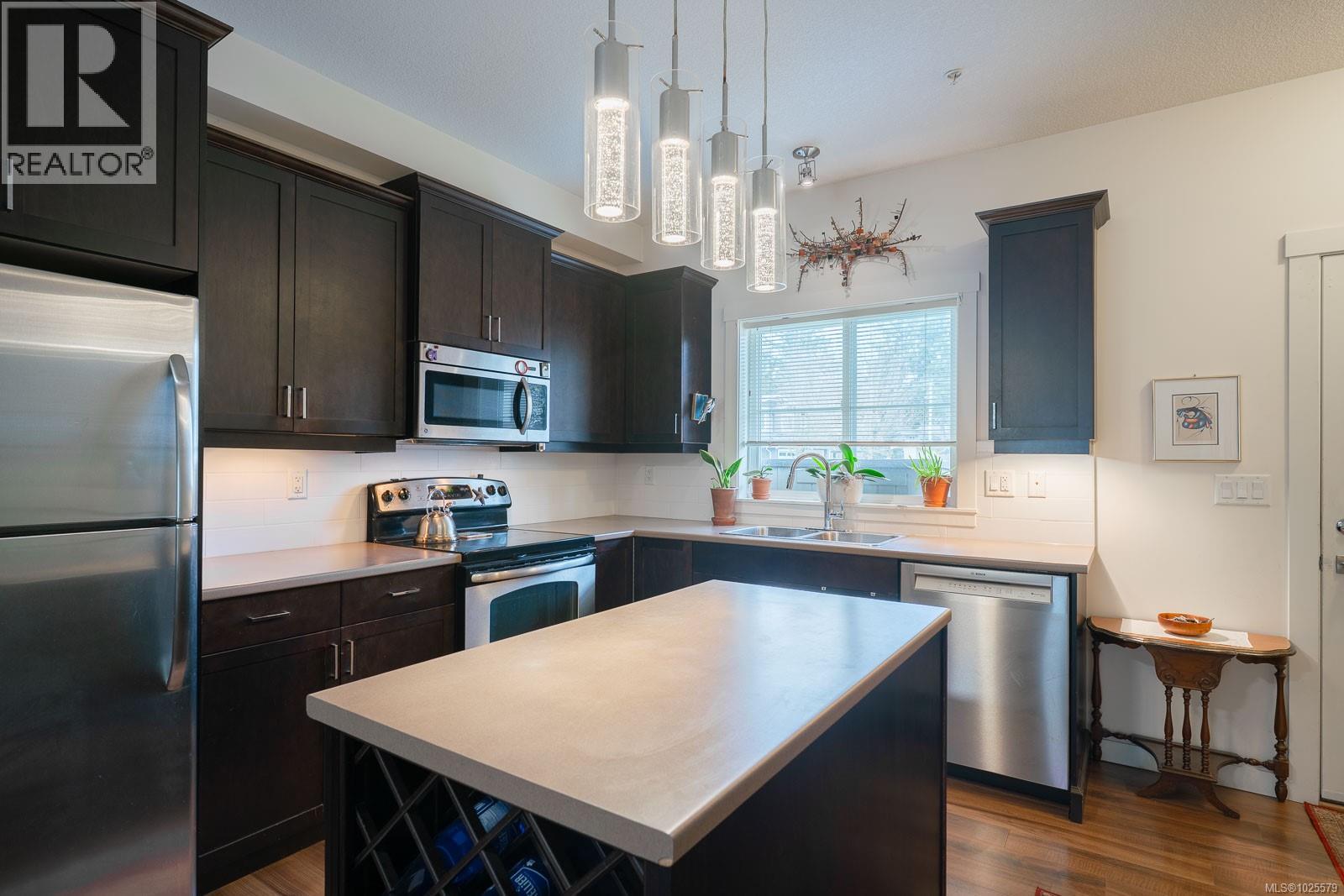 602 1675 Crescent View Dr, Nanaimo