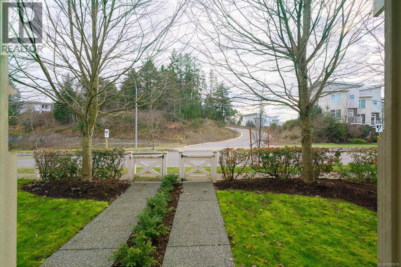 602 1675 Crescent View Dr, Nanaimo