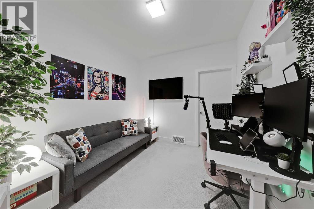 Single Family House for Sale in   Avenue NE Renfrew Calgary 