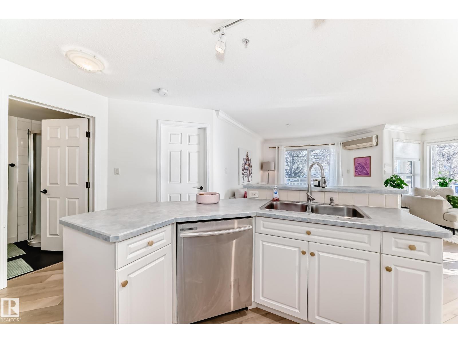 #205 10933 124 ST NW, Edmonton