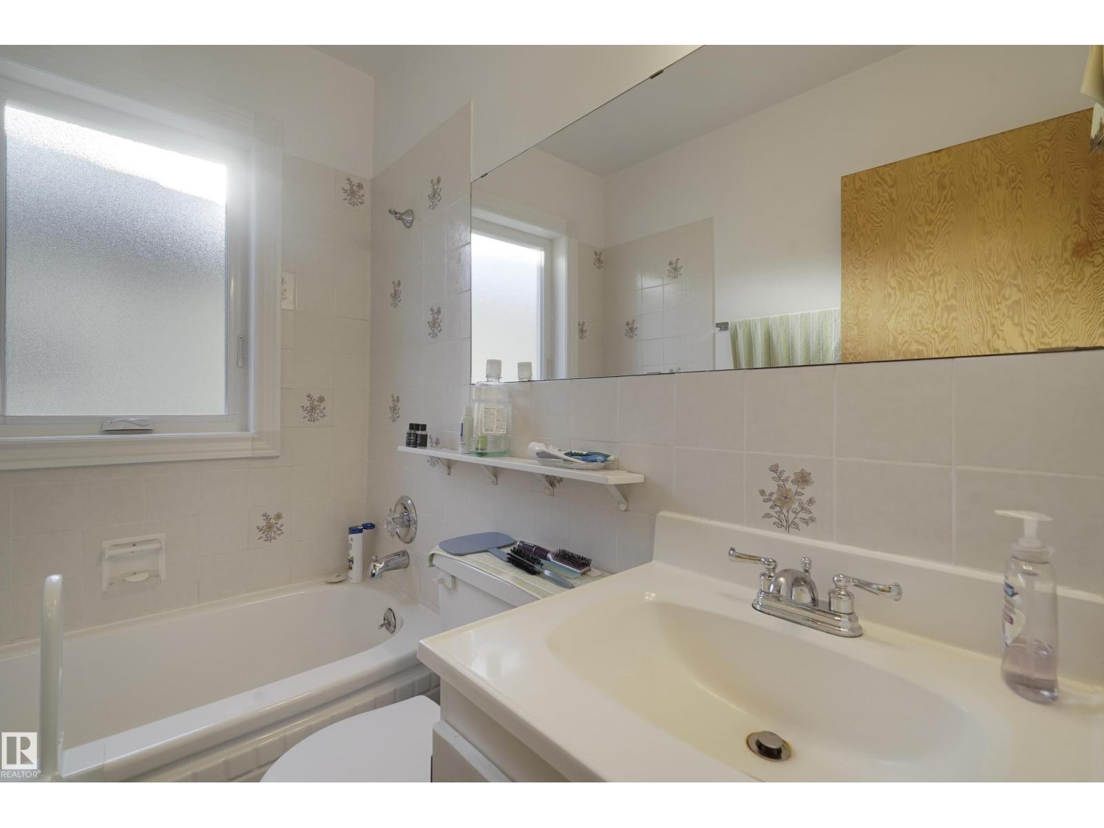 9723 75A ST NW, Edmonton