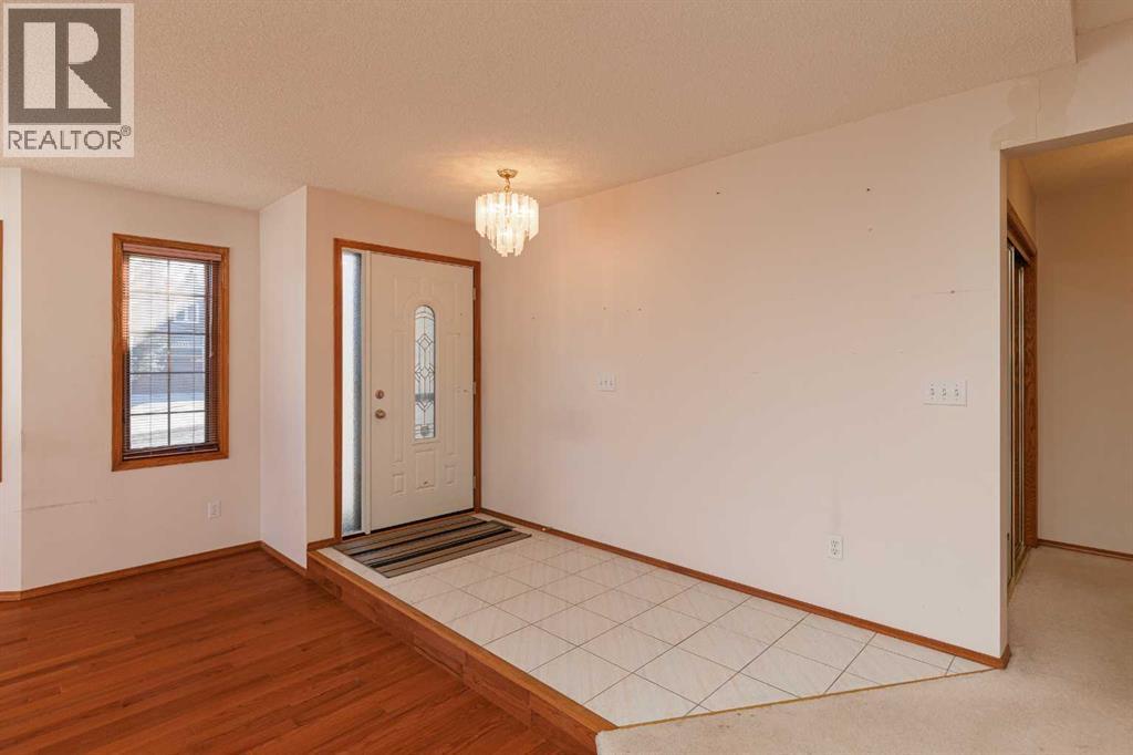 Single Family House for Sale in  Signature Mews SW Signal Hill Calgary 