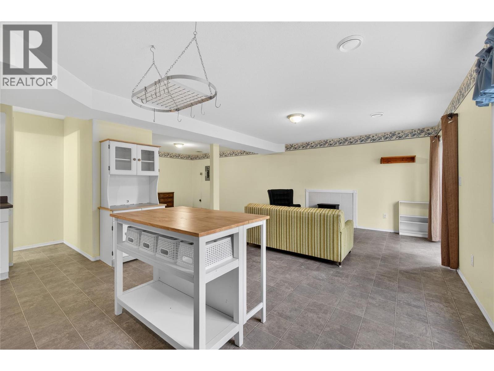 4 801 20th Street Northeast, Salmon Arm