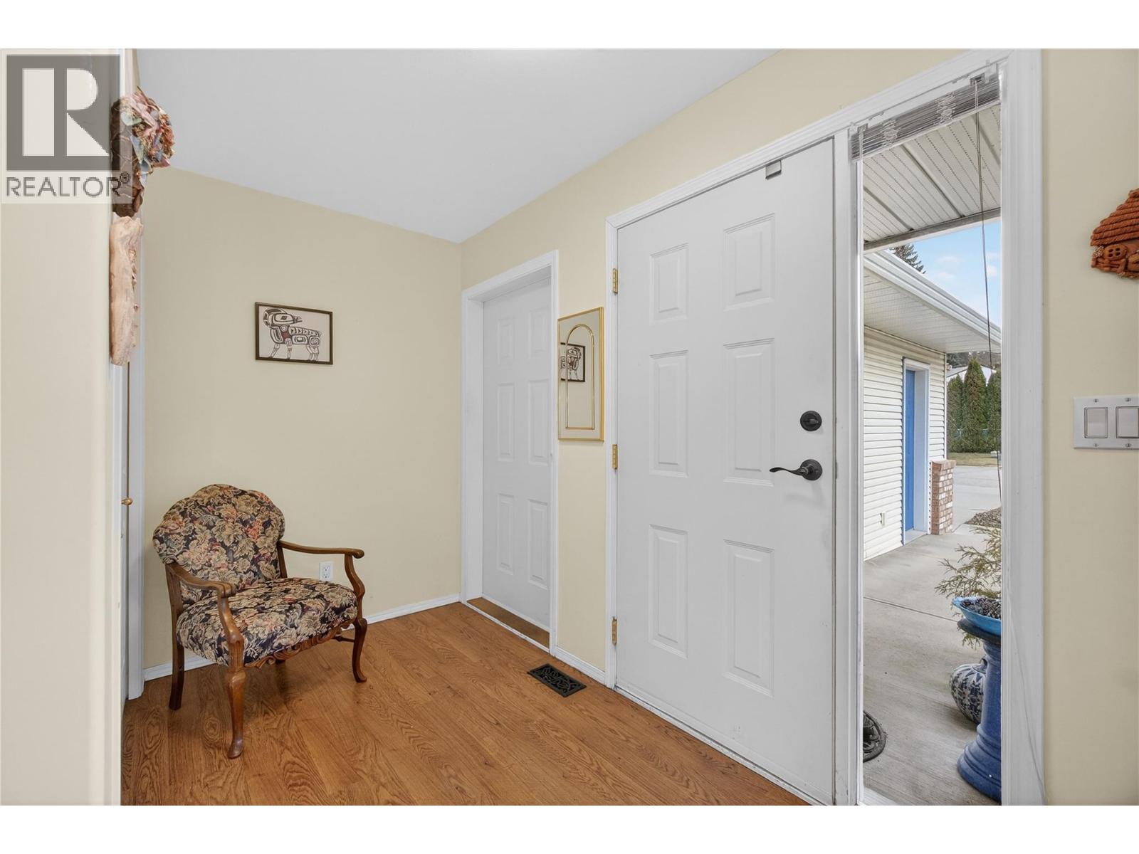 4 801 20th Street Northeast, Salmon Arm