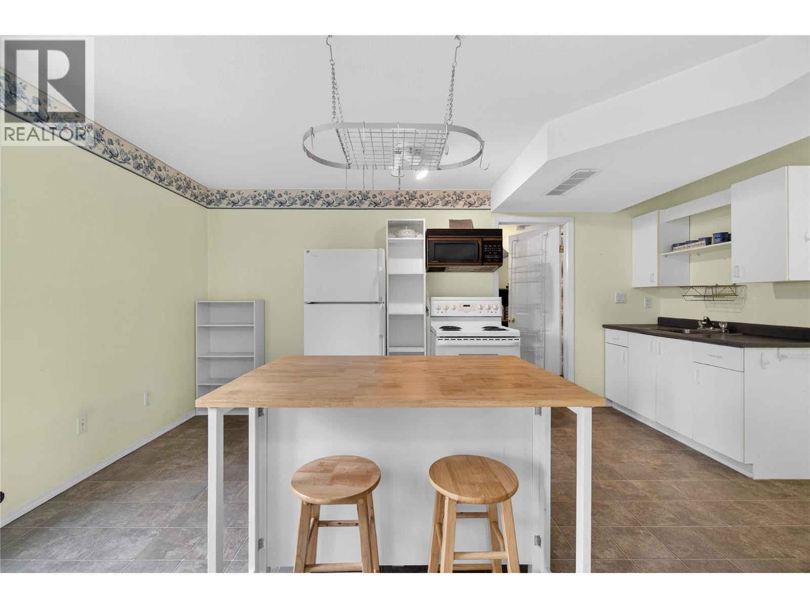 4 801 20th Street Northeast, Salmon Arm