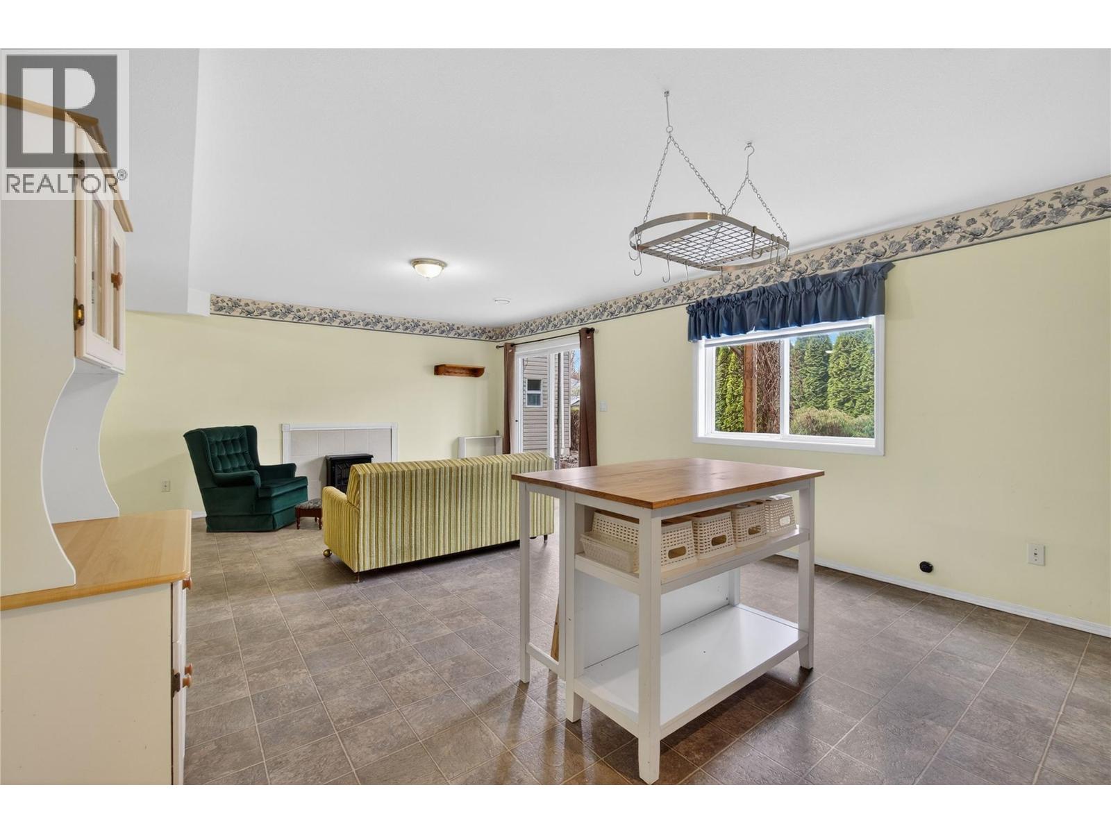 4 801 20th Street Northeast, Salmon Arm