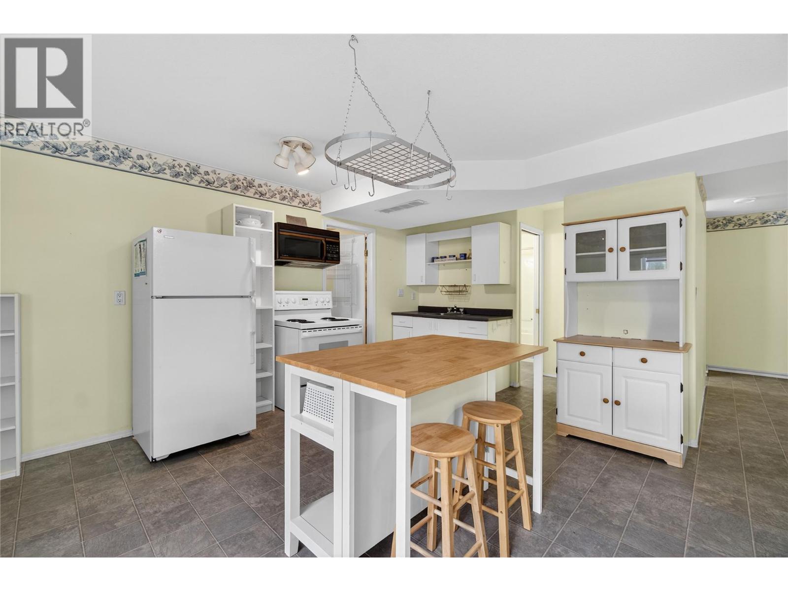 4 801 20th Street Northeast, Salmon Arm