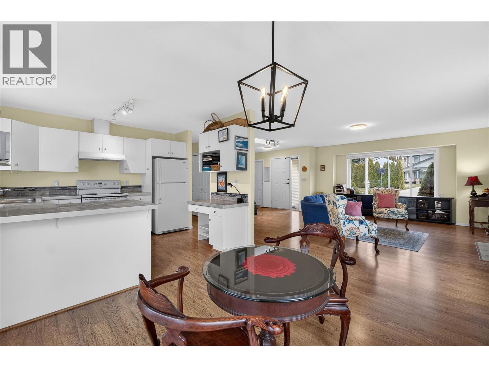 4 801 20th Street Northeast, Salmon Arm