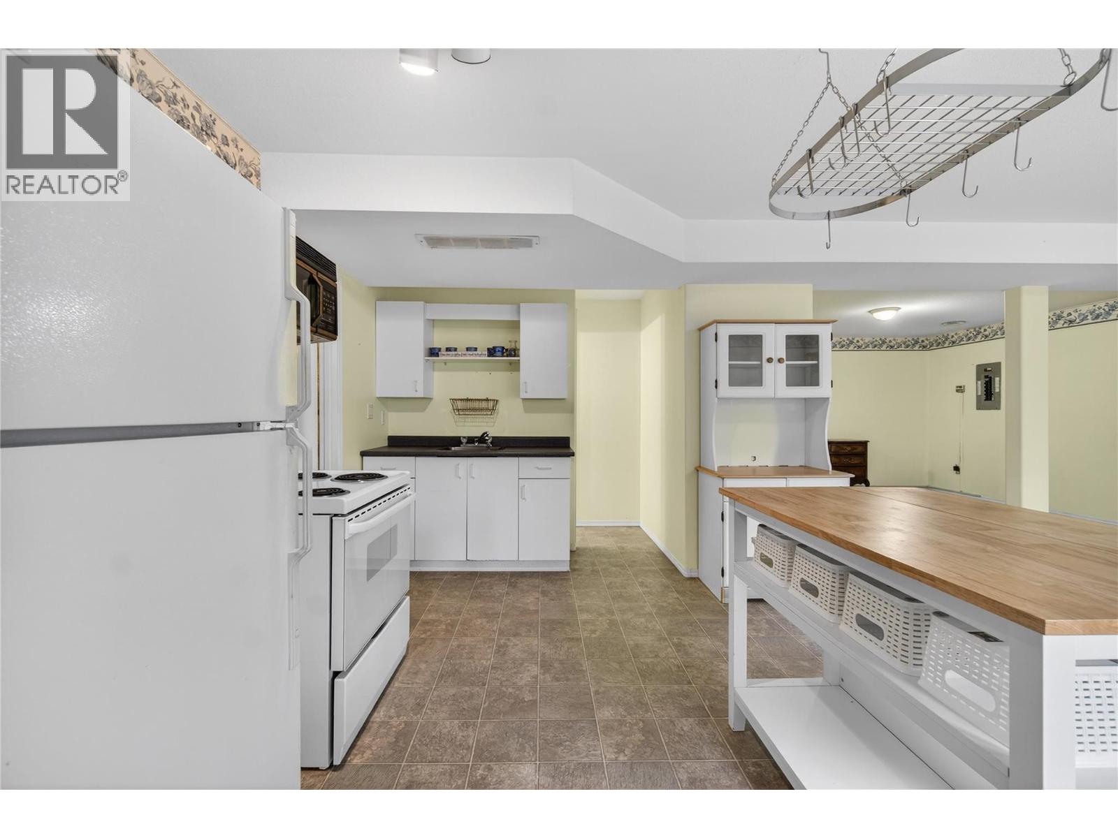 4 801 20th Street Northeast, Salmon Arm