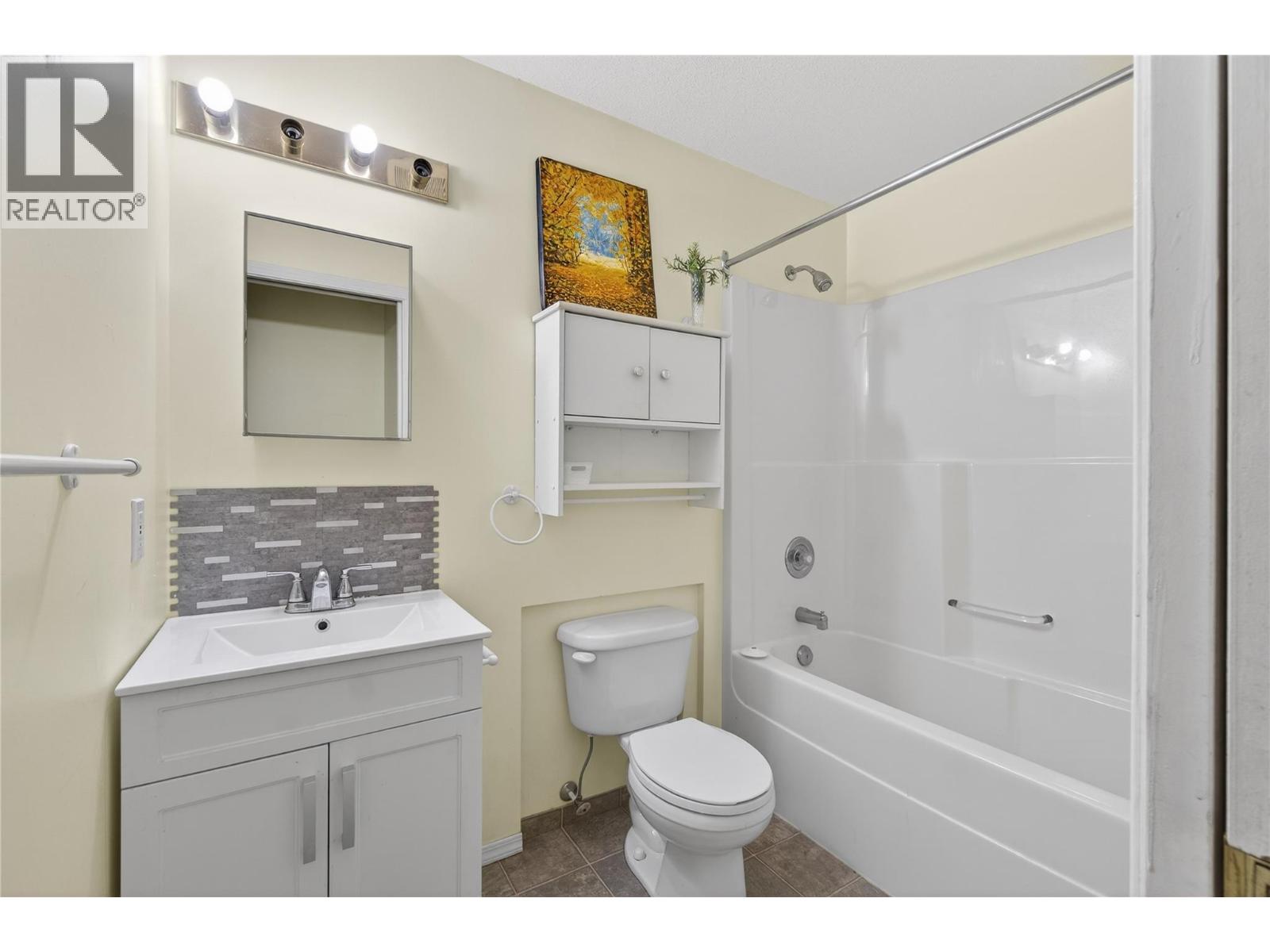 4 801 20th Street Northeast, Salmon Arm