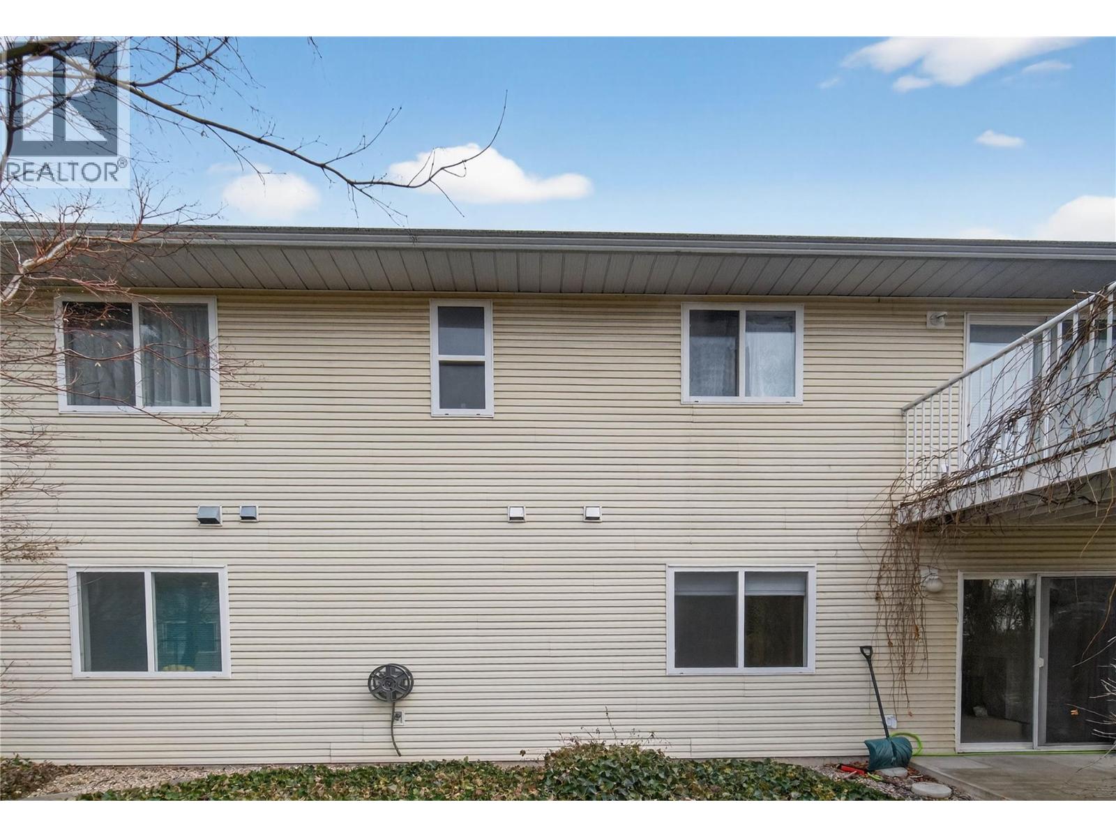 4 801 20th Street Northeast, Salmon Arm