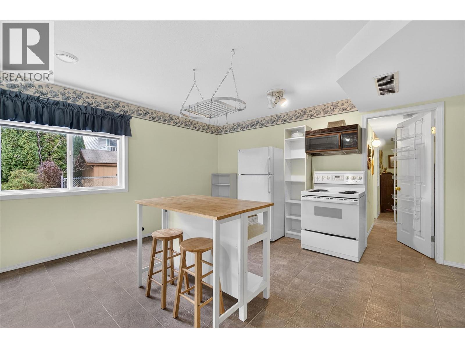 4 801 20th Street Northeast, Salmon Arm